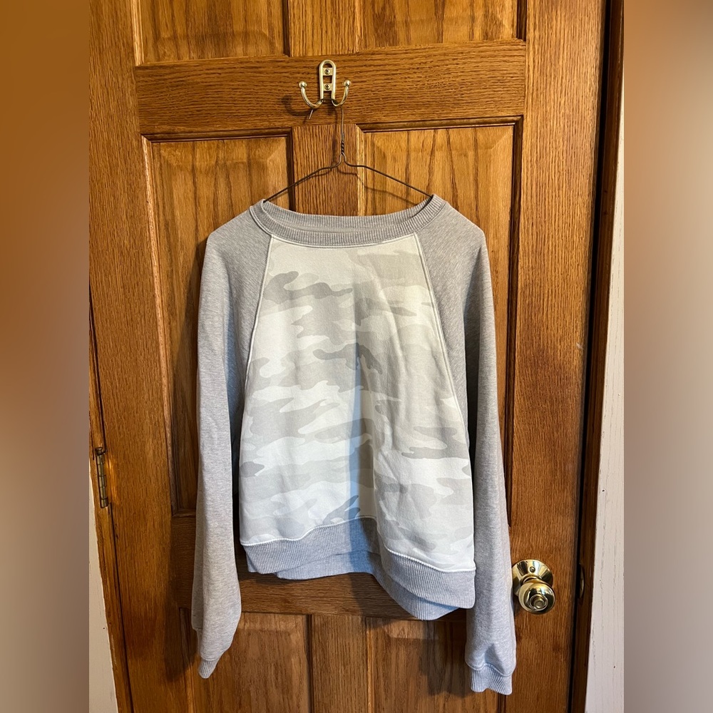 Women’s crewneck